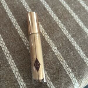 Charlotte Tilbury Beautiful Skin Radiant Concealer Shade 9.5 tan used once sanit